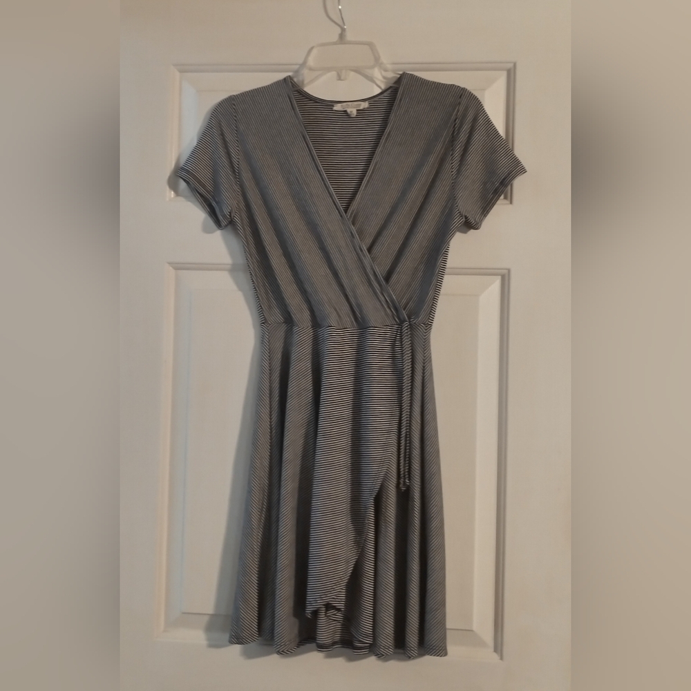 WOMEN'S Navy & White Striped ROLLER COASTER V-Neck Dress MEDIUM